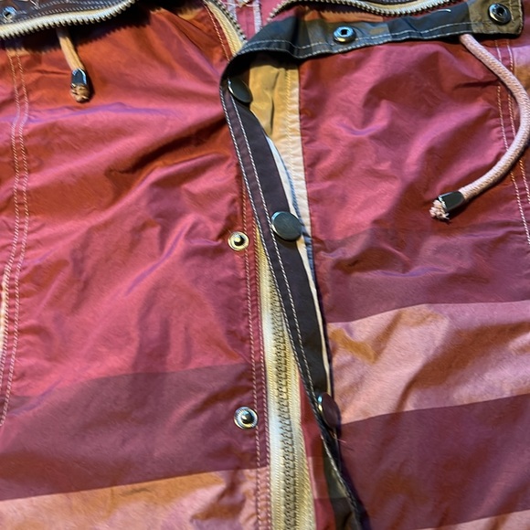 Dorman 100% polyester plaid vest.  Medium - Picture 6 of 7